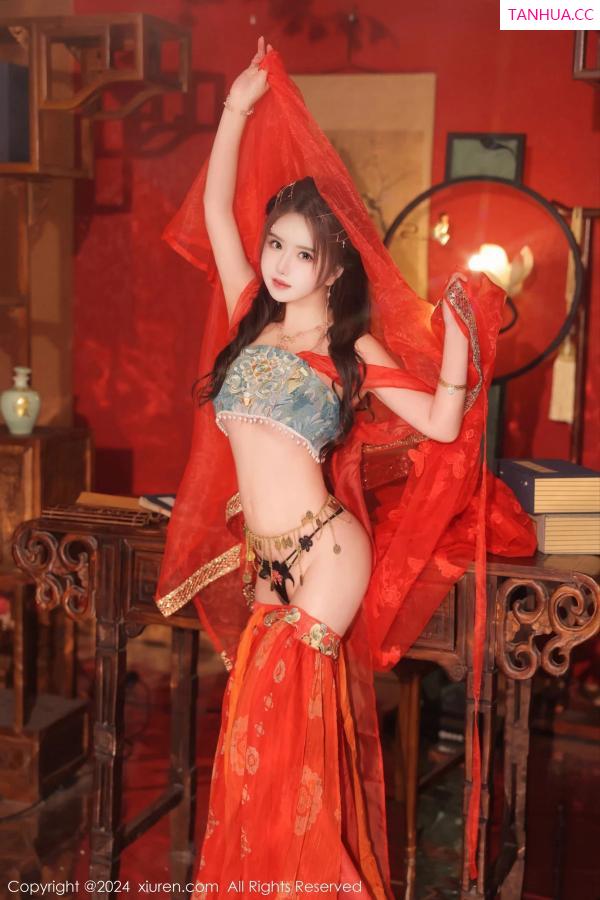   [XiuRen]高清写真图 2024.02.27 No.8146 小薯条nienie 性感美腿第12张图片